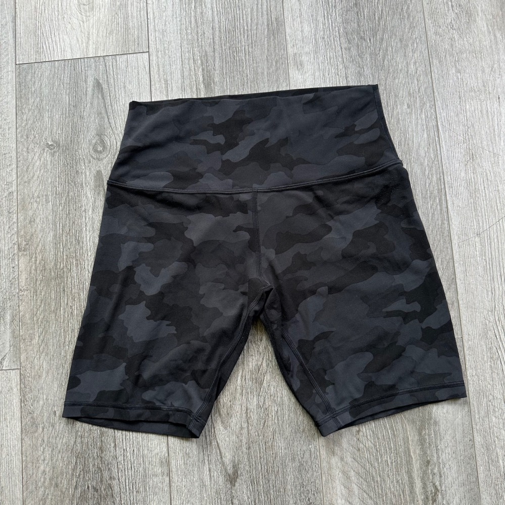 Lululemon Align High Rise Black Camo Bike Shorts Women's 8 - Picture 3 of 7